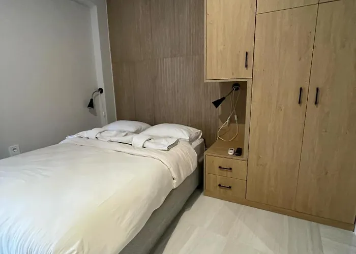 Chris Apartment